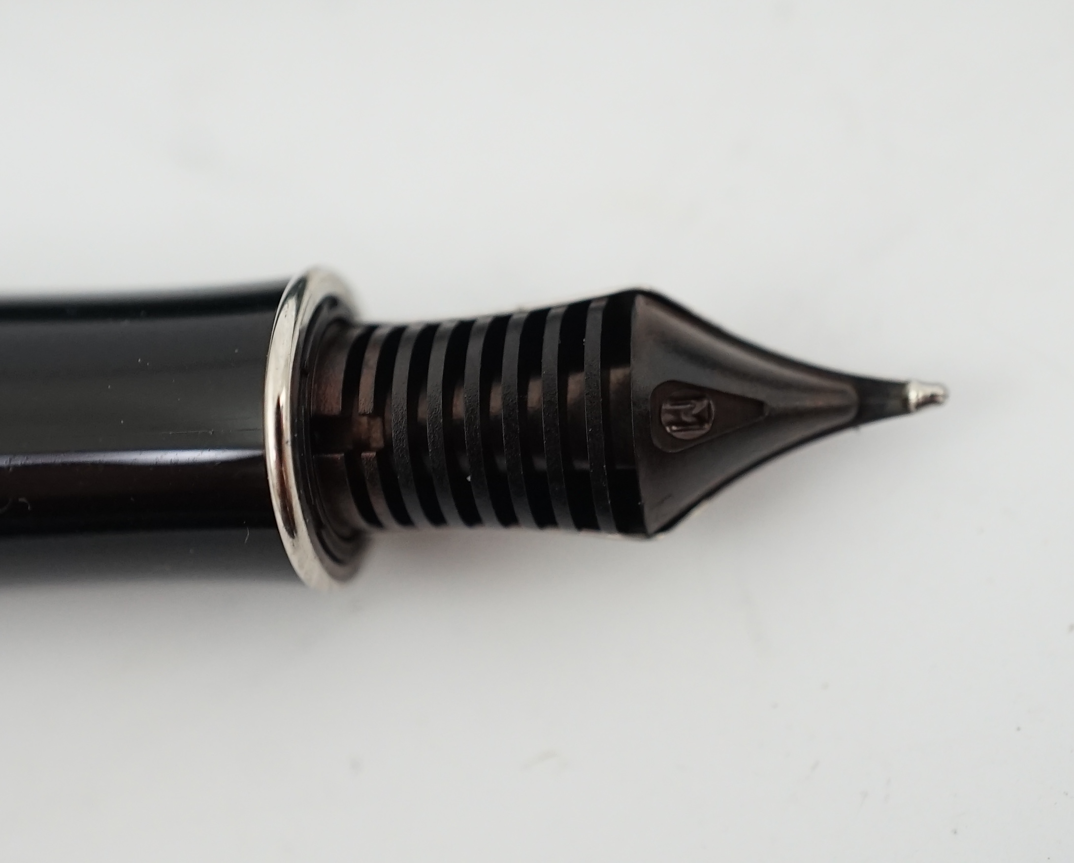 A Cross fountain pen plus two other pens (3)